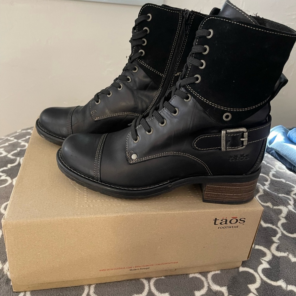 TOAS Boots Crave Ladies size 8-8.5 Black
